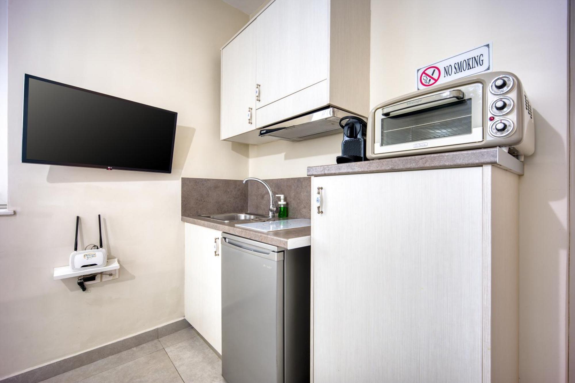 Bentzi...Boutique Apartment 1, Classic Double With Kitchenette, 2 Guests Athene Buitenkant foto